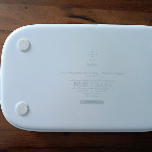 Belkin wireless charger 10W with UV sanitizing new