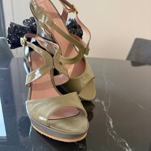 Aldo Castagna patent leather platform sandals size 40, like new, grey-olive