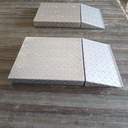 Car Ramps new, 70x40 cm, durable steel with anti-slip surface