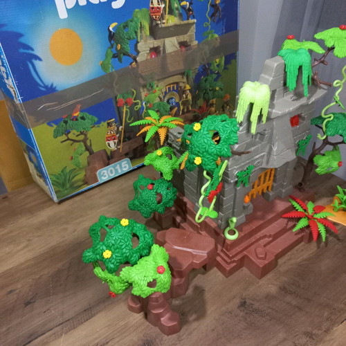 Playmobil 3015 Jungle Temple playset