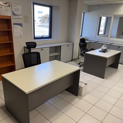 Set of 10 office desks