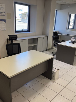 Set of 10 office desks