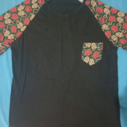 Fashion Beads Large T-shirt with Triangular Pattern like new, black and red