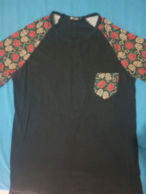 Fashion Beads Large T-shirt with Triangular Pattern like new, black and red
