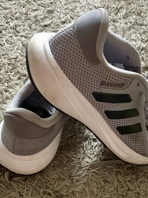 Adidas αθλητικά παπούτσια νούμερο 39,5 σαν καινούργιο, γκρι με μαύρες ρίγες