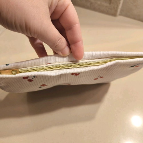 Toiletry bag cherries new, white and red
