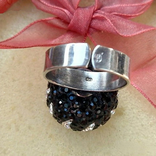 Ασημένιο δαχτυλίδι 925 με κρύσταλλα Swarovski σαν καινούργιο, μαύρο και άσπρο