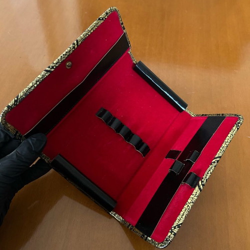 Toiletry bag like new with velvet lining
