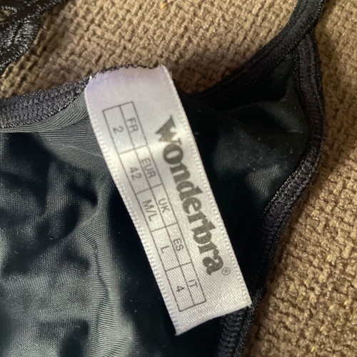 Wonderbra thong black satin new, size M/L