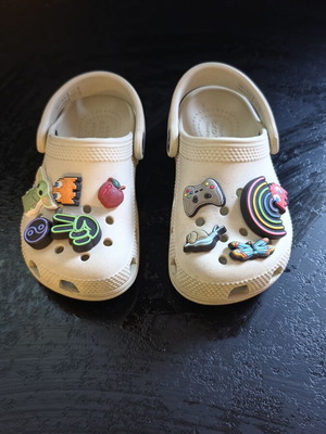 Crocs C9 beige like new with charmy