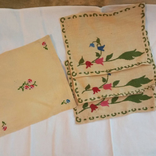 Set of 4 hand-embroidered napkins used