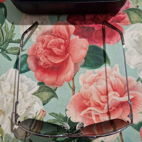 Guess sunglasses like new, black and silver