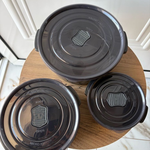 Set of 3 round storage containers new, microwave safe