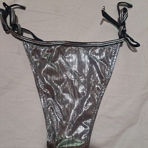 Bikini lamé with built-in padding, like new, size S/M, silver