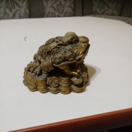 Plaster frog used decorative figurine