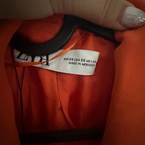 Zara jacket like new, size XS, striking color