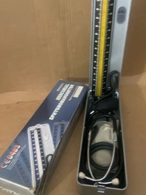 Analog sphygmomanometer ALPK2 like new, made in Japan