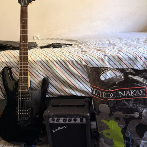 Dean Vendetta XM electric guitar with Washburn G-10 amplifier bundle