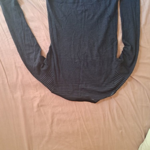 Energy shirt like new, blue with embossed designs
