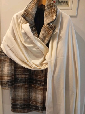 Палто като ново голям размер с бежова кашмирена пашмина