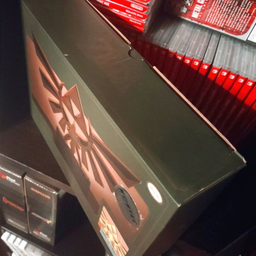 Hyrule Crest Light like new, The Legend of Zelda