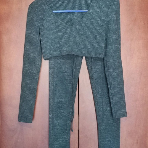 Gym set with crop top and leggings like new, gray