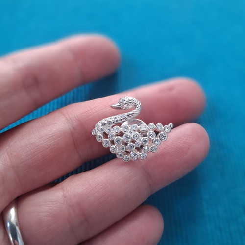 Swarovski pin silver tone like new