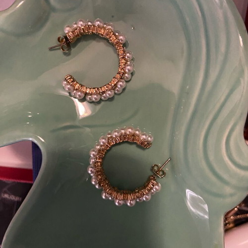 Gold hoop earrings with small pearls like new
