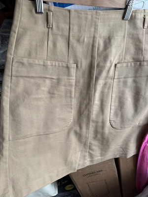 H&M women's skirt beige like new, size M