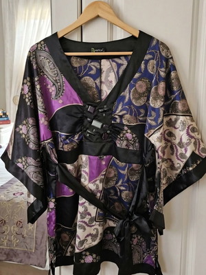 Vertice Satin Kimono Blouse like new, size L, multicolor paisley