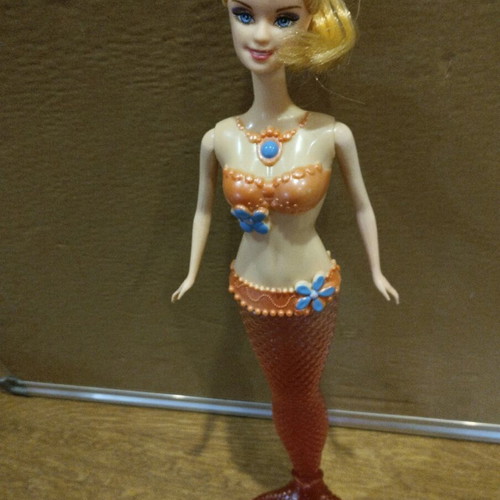 Dolls pack of 6 like new, mermaids with battery