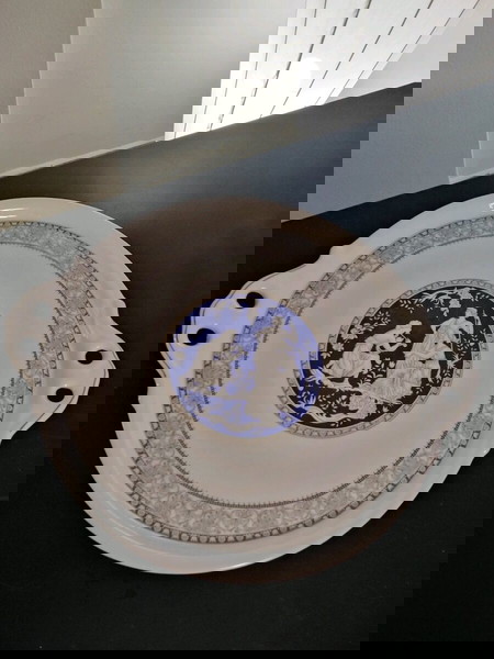 Чиния с дръжки