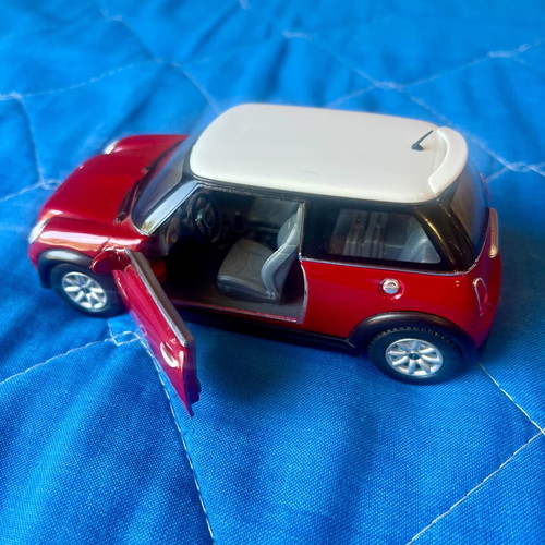 Mini Cooper S miniature model like new, scale 1:28