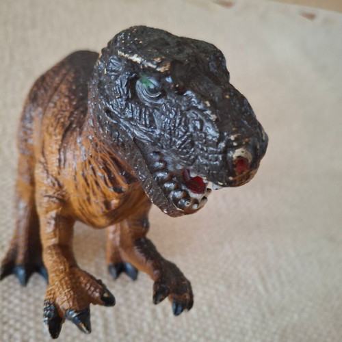 Large dinosaur figure used, compact 25cm