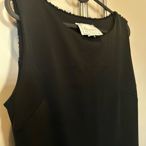 Queen of hearts sleeveless dress with pockets like new, black
