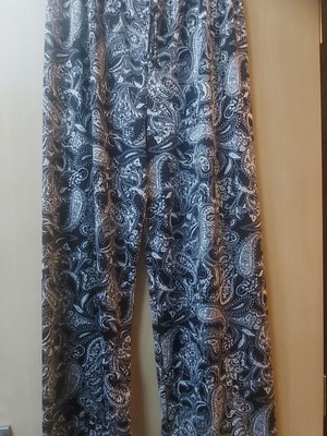 Sandra Fellini women's pants like new, black and white paisley pattern, size M