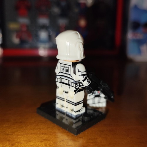 Clone Trooper Pilot (Phase 1) figure like new with base and blaster