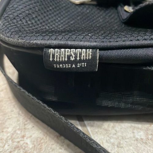 Trapstar reflective bag used, black