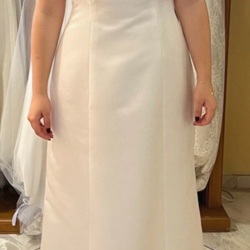 Wedding dress like new with veil, sizes M-L-XL