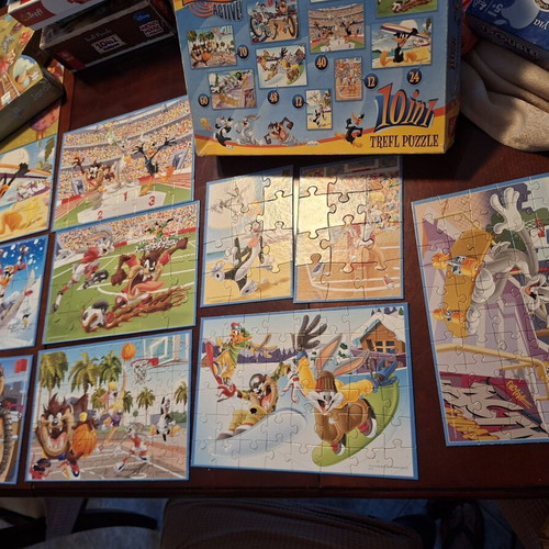 Looney Tunes 10 in 1 puzzle like new, 378 pieces