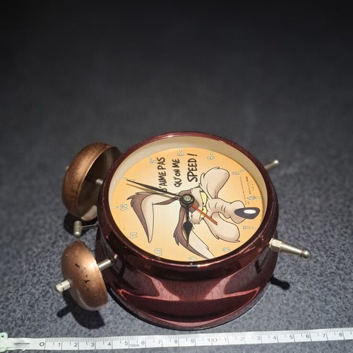 Looney Tunes Wile E. Coyote Metal Alarm Clock used, vintage