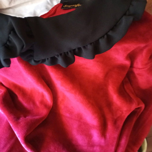 Velour t-shirt and shorts set like new, black and red