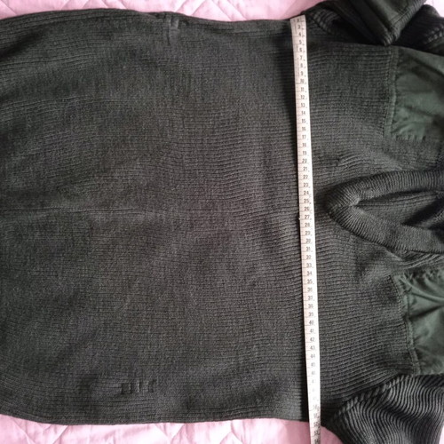Military wool sweater like new with epaulets