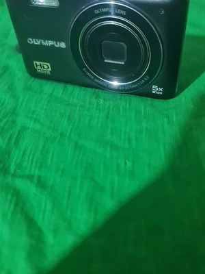 Olympus VG-120 φωτογραφική μηχανή σαν καινούργια με βαθύ ζουμ και universal φορτιστή