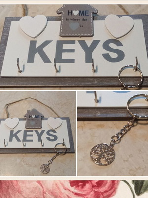Wooden key holder with hearts and silver Tree of Life keychain set like new