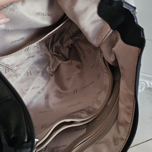 Hexagona shoulder bag like new, black