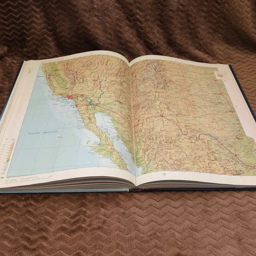 Atlante Geographico De Agostini 1999 like new, Italian atlas