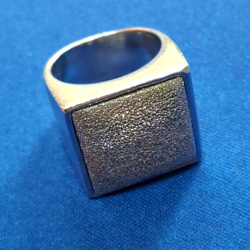 Silver ring with 925 stamp, like new, adjustable size