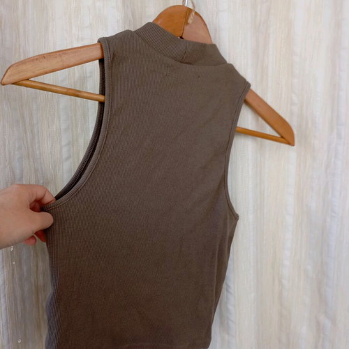 Pull & Bear brown top like new, size M, ribbed turtleneck texture