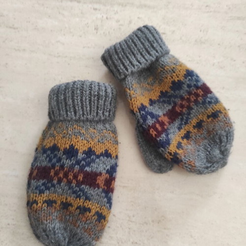 Woolen gloves for 12 months like new